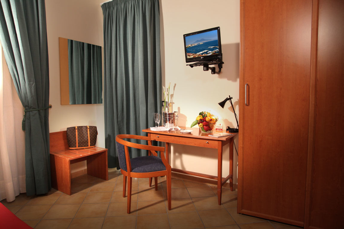 Caravaggio Hotel Napoli Esterno foto